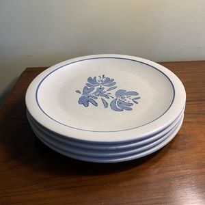 Vintage Pfaltzgraff Yorktowne Dinner Plates set of 4